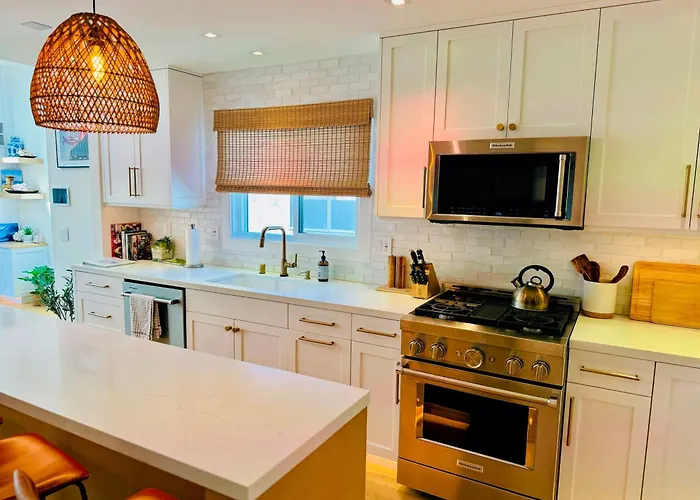 Harbor Lookout - Luxury Beach Home With Coastal Views - Walk To Everything!